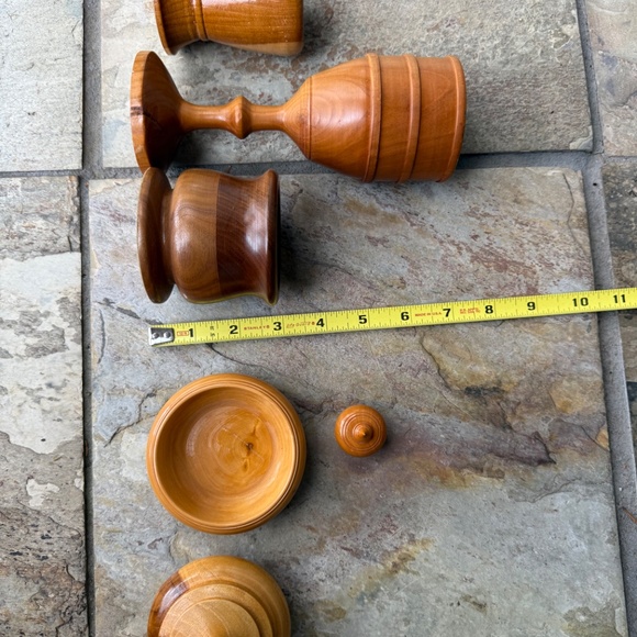 Primitive Hand Turned Wood Working Art Vases -Lidded-Mini-Cup-Bowl Vintage Lot. - Picture 9 of 10